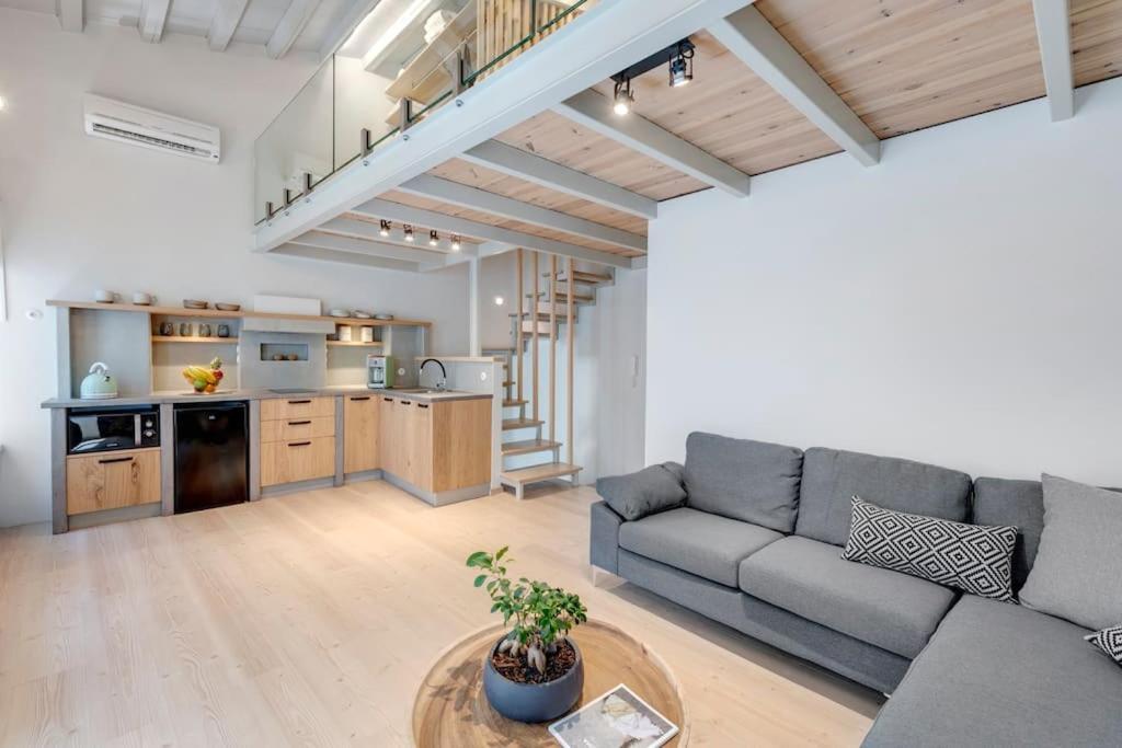 Nomade Vibrant Living Loft Apartment แอร์มูโปลี ภายนอก รูปภาพ