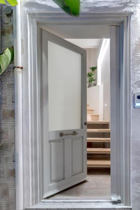 Nomade Vibrant Living Loft Apartment แอร์มูโปลี ภายนอก รูปภาพ